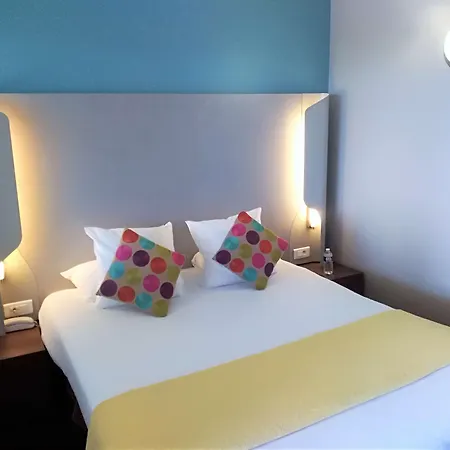 Kyriad Carcassone Ouest La Cite 3*