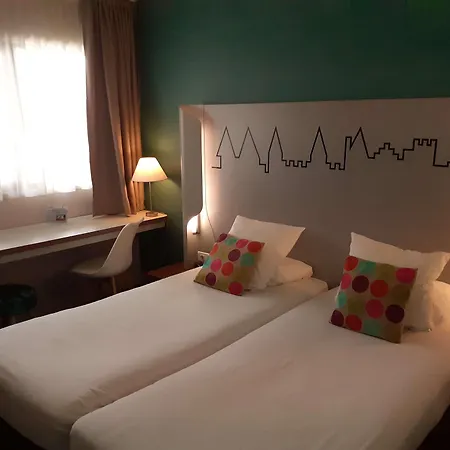 Kyriad Carcassone Ouest La Cite 3*