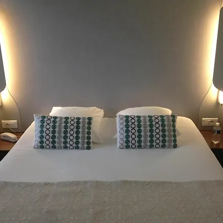Kyriad Carcassone Ouest La Cite Hotel